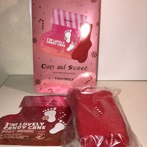 TonyMoly cozy and sweet foot mask and socks set NEW